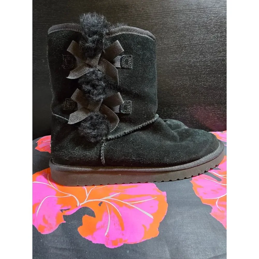 Koolaburra by UGG Victoria Short black suede lined boots with bows size 9‎